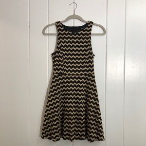Ark & Co. Black and Gold Chevron Dress